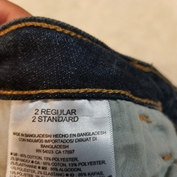 Old Navy Boyfriend Straight/Droit Distressed Jeans - Picture 8 of 8